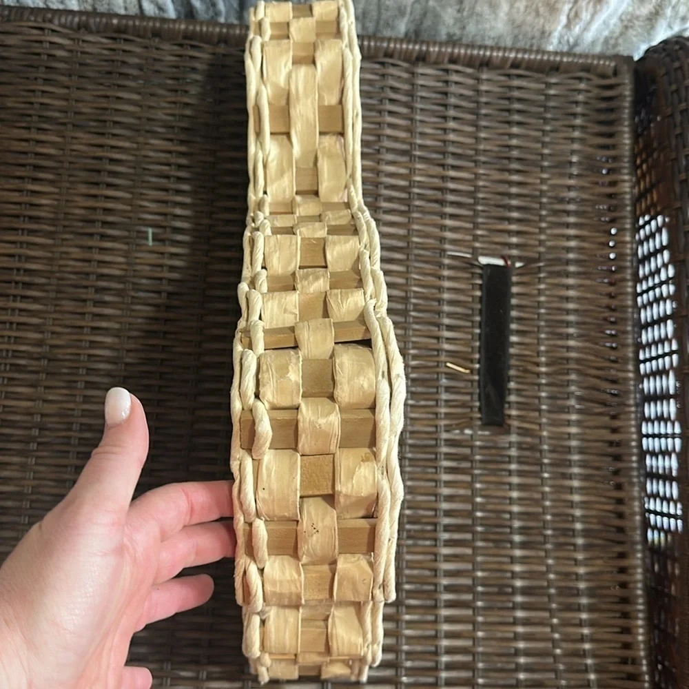 Woven Virginia shaped basket 19” x 11.5”